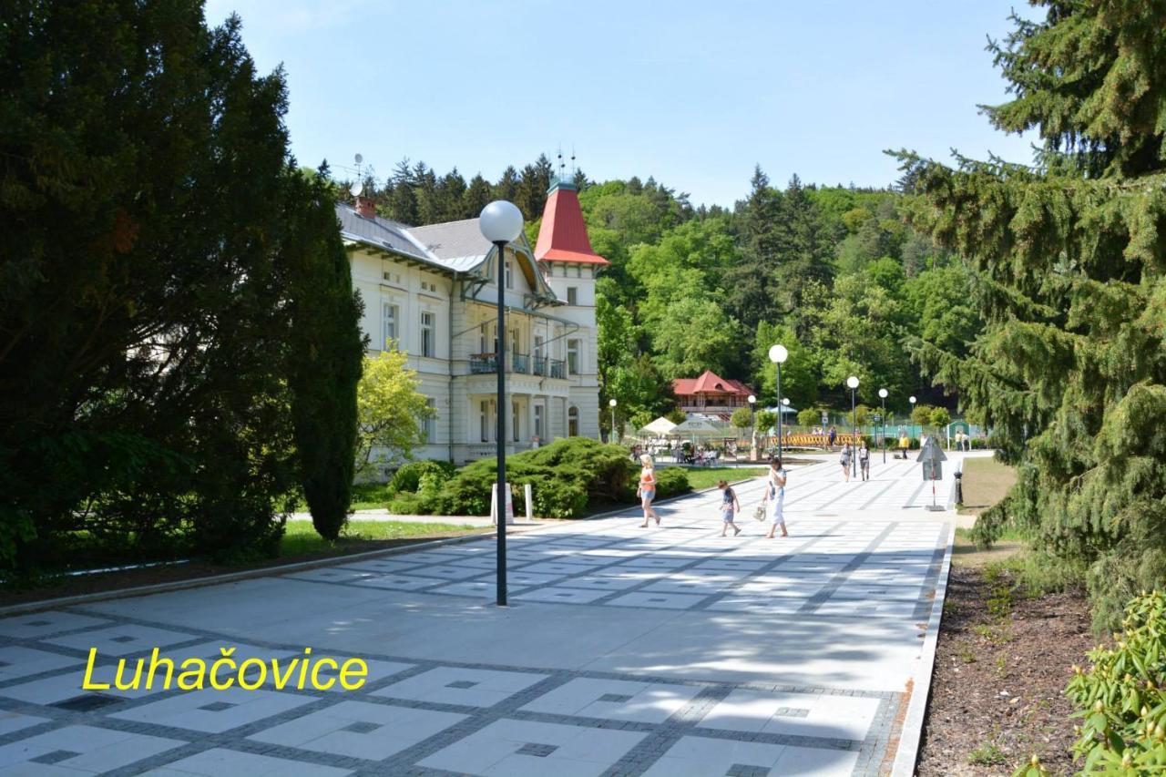 Retro vila Affittacamere Slušovice Esterno foto